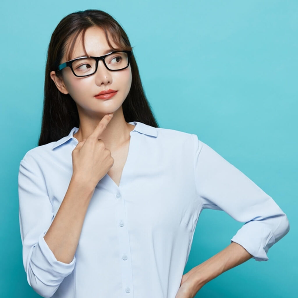 鼻孔縁下降術が向いている方を説明している看護師