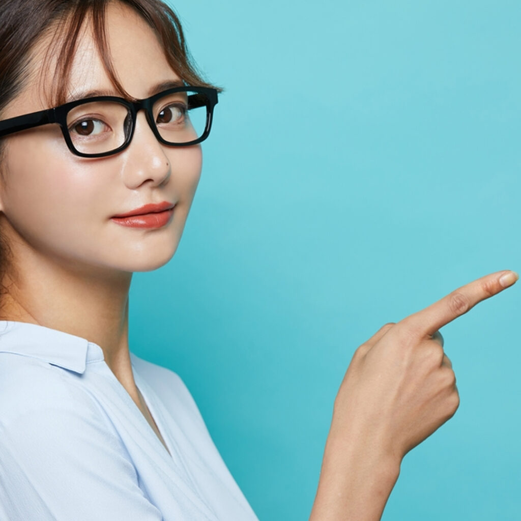 眼瞼下垂の上手い病院の特徴と探し方を説明している看護師