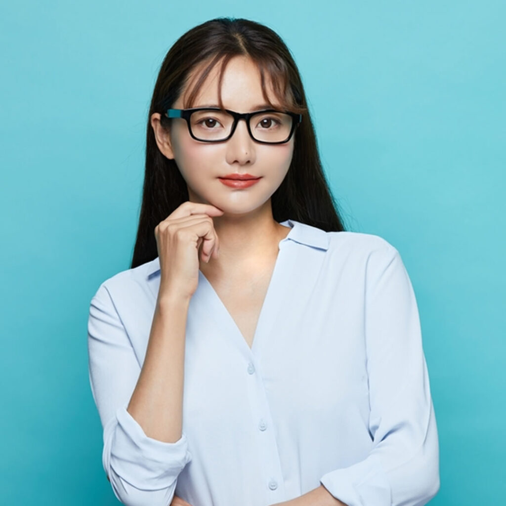 鼻柱下降術で後戻りを防ぐために重要なポイントを説明してる看護師