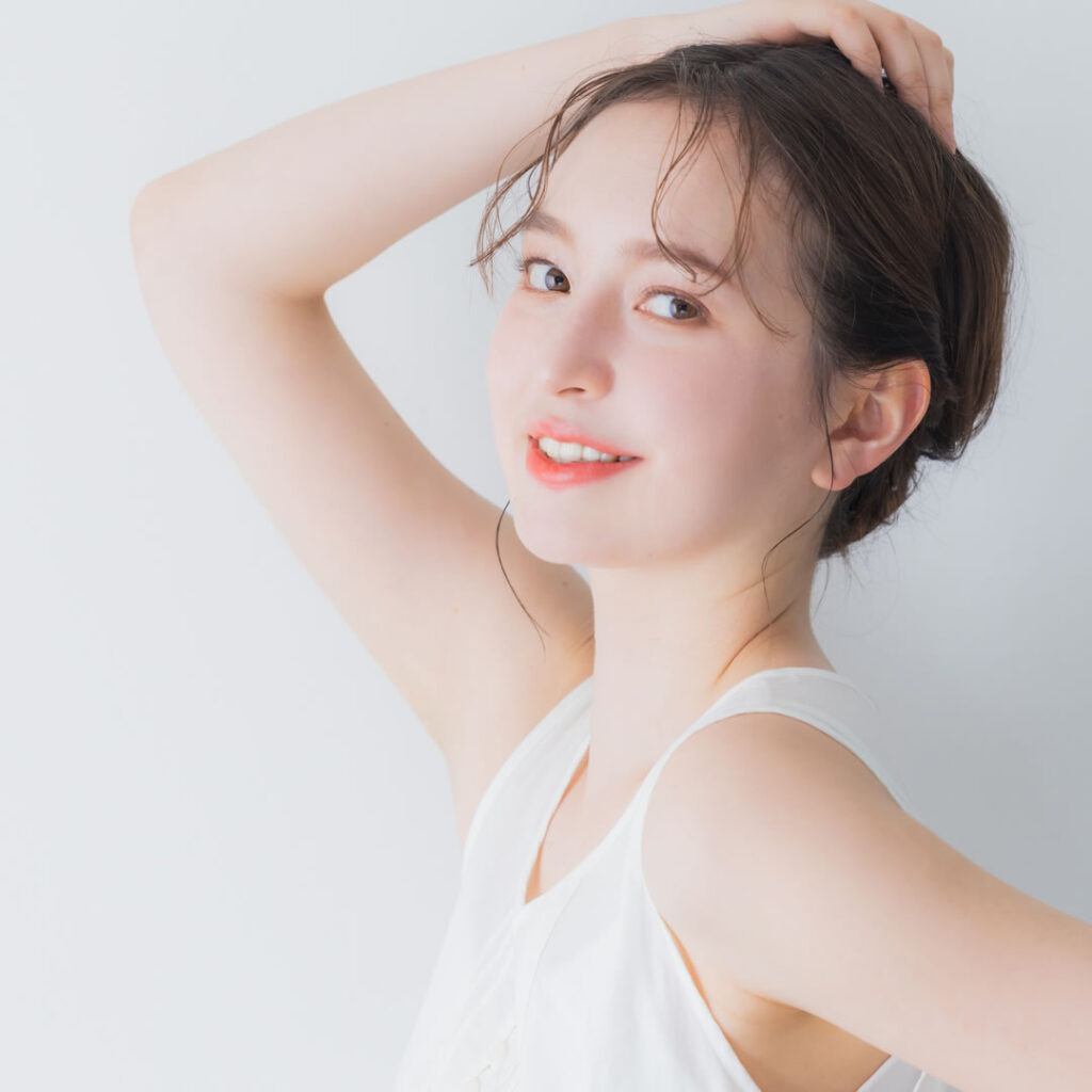 脇ボトックスが安い美容外科を探している女性のイメージ